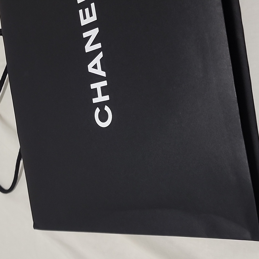 CHANEL Elegant Black Packaging Set - Picture 12 of 15